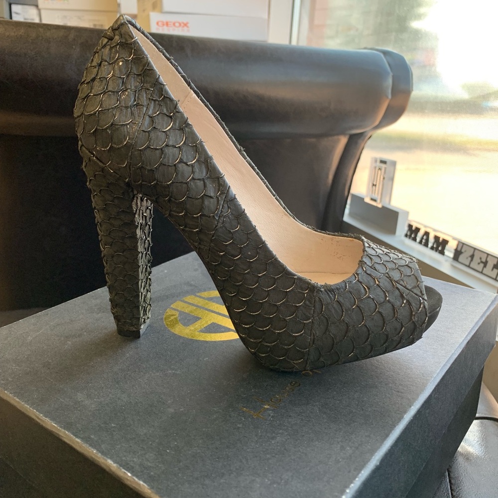 Pearl black women’s high heels